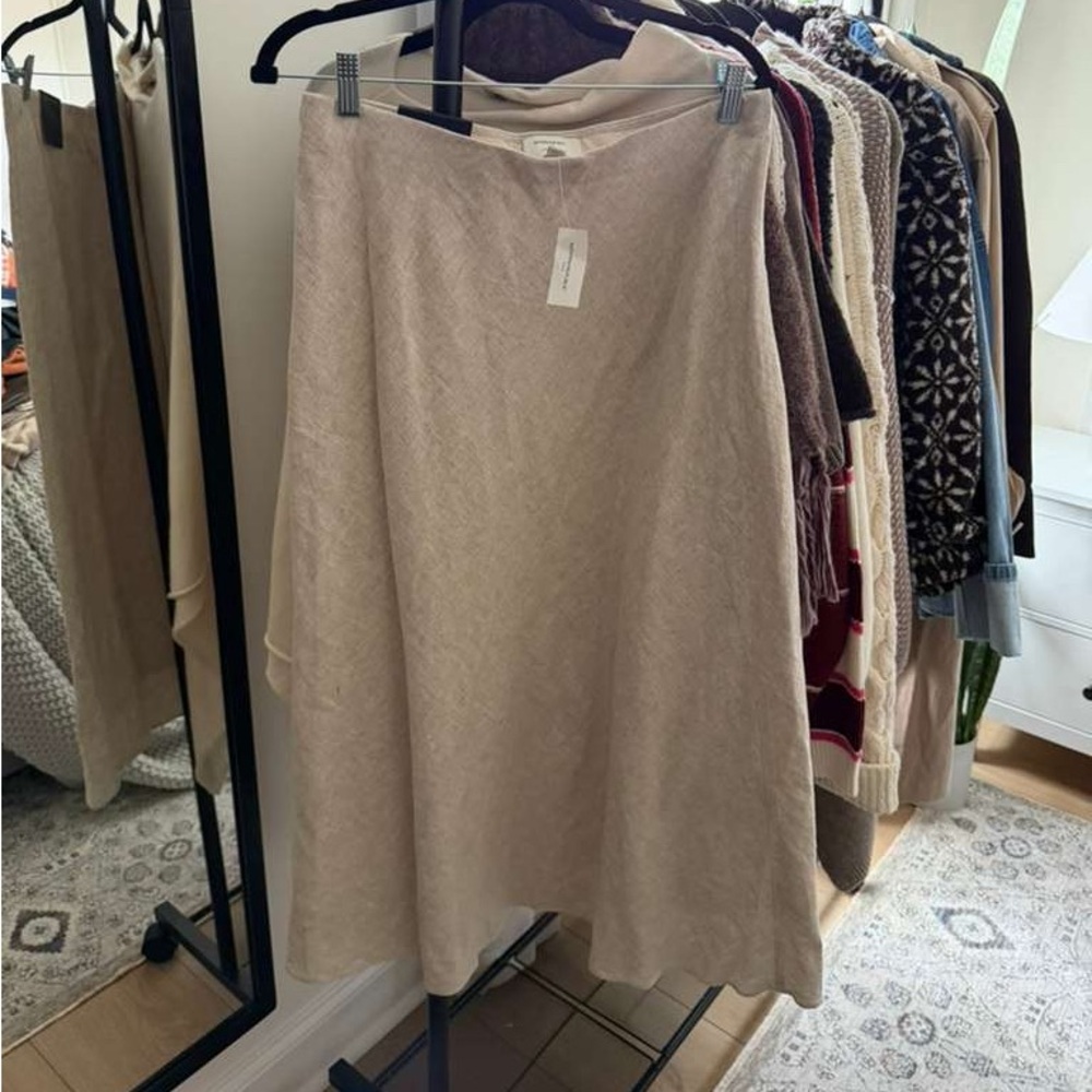 Banana Republic Beige Midi Skirt - Picture 3 of 4
